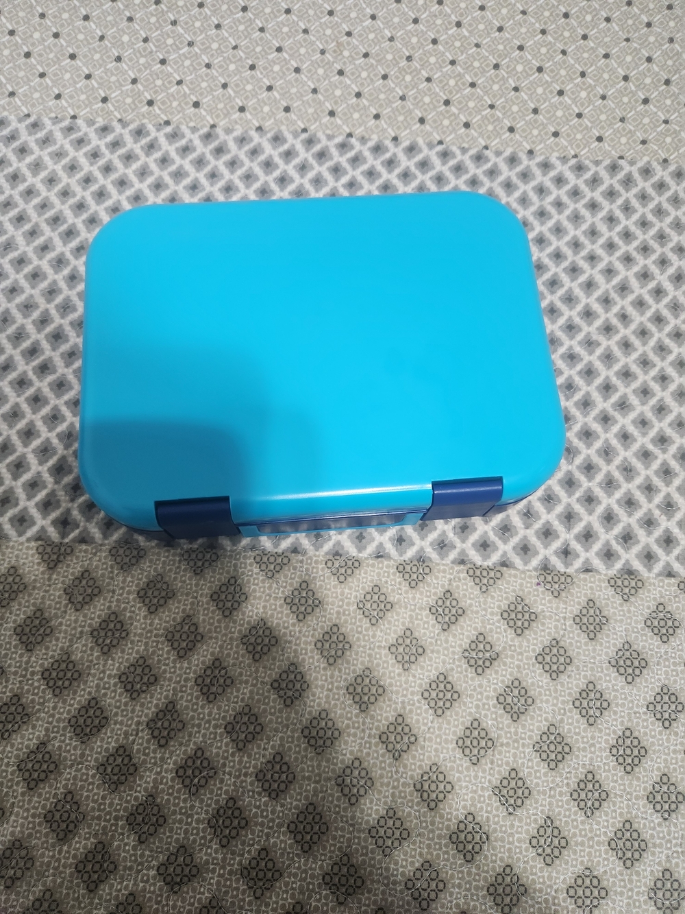 Lunch box in good condition comes with spoon and fork